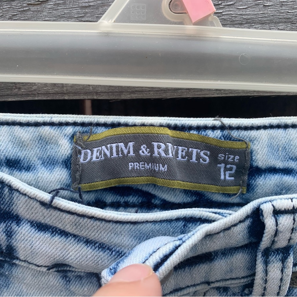Denim & Rivets Shorts - Picture 3 of 4
